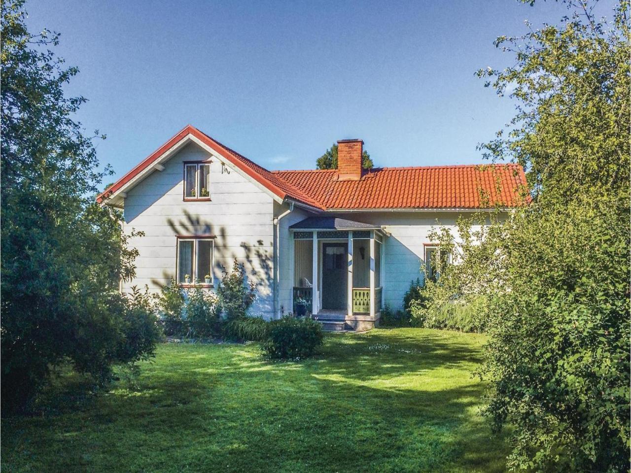 1 Bedroom Beautiful Home In Lidkoeping Sjövik Esterno foto