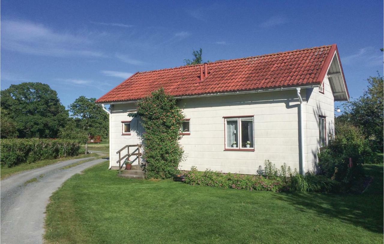 1 Bedroom Beautiful Home In Lidkoeping Sjövik Esterno foto