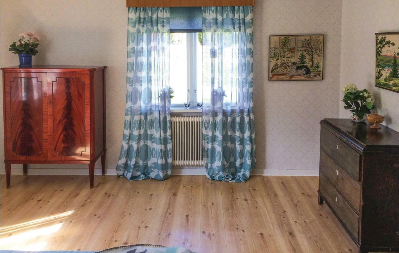 1 Bedroom Beautiful Home In Lidkoeping Sjövik Esterno foto
